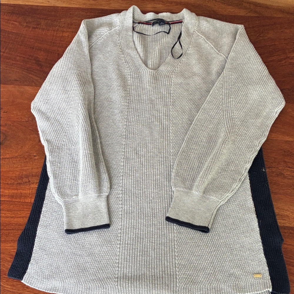 Tommy Hilfiger Cream V-Neck Rib Knit Sweater with Navy Trim